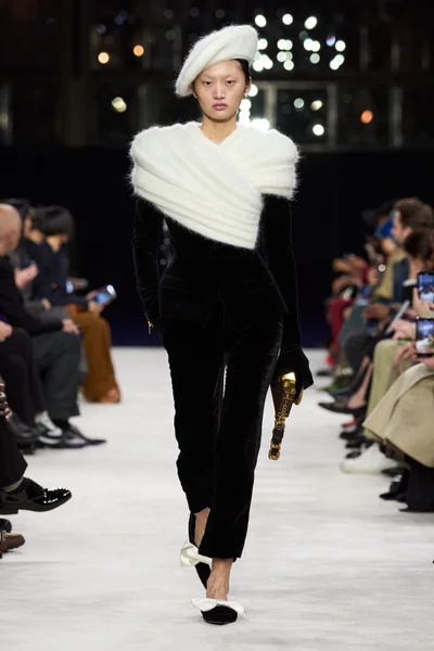 Look 10